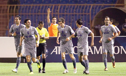 الدفاع الأزرق يزف الاستقلال لخطف تفوق الهلال 