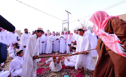 عدد من الإعلاميين والمهتمين يزورون المواقع السياحية والأثرية بعودة سدير 