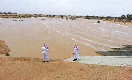 شطاب الأفلاج يفيض.. وأمطار على الغاط 