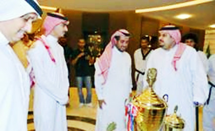 مشعل العرنوس يكرم أبطال الهلال 