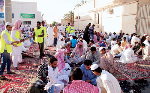 دعوة العمالة الوافدة للمشاركة في حفل معايدة أهالي الطرفية 