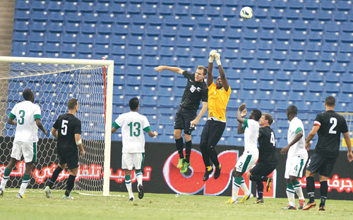 مدرب منتخبنا لوبيز في المؤتمر الصحفي: 