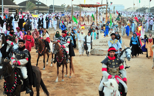 السياحة تشرك (200) شاب من مجتمع الطائف  في تنظيم جادة سوق عكاظ 