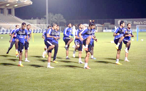 الهلال ينهي تحضيراته للقمة.. والجابر يهدد بالعابد وكاستيلو 