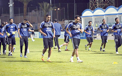 الهلال يواصل تدريباته.. والإصابات تبعد عدداً من لاعبيه 