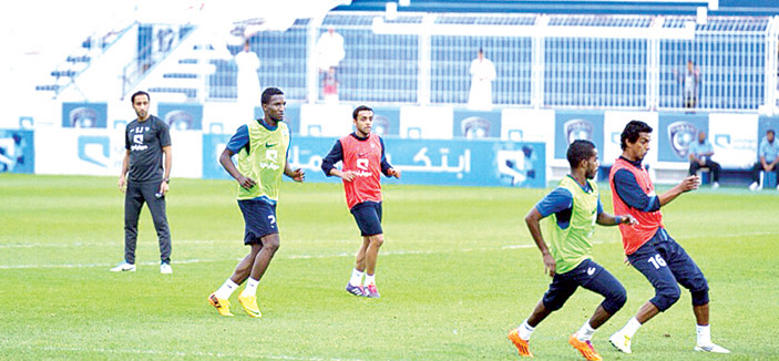 الجابر يعتمد برنامج الهلال لمواجهة «الزلفي» .. الإجهاد يبعد «نيفيز» .. وبرنامج لياقي للقائد 