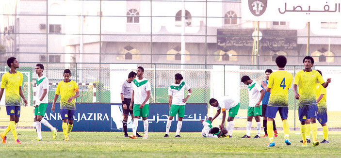 الهلال يتمسك بصدارة دوري الأمير فيصل .. والأهلي يواصل المطاردة 