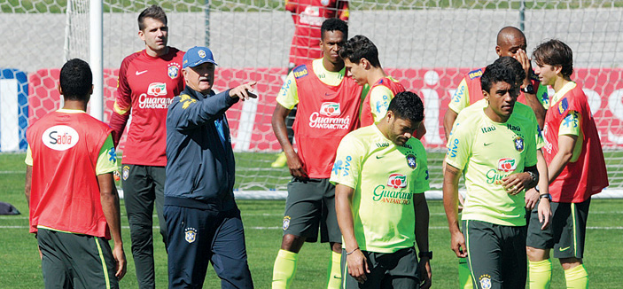 مينوتي: الجيل الحالي للبرازيل هو الأضعف والمنتخب الأرجنتيني يائس