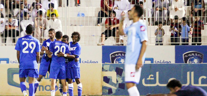 الهلال يكسب الفتح بثلاثية وسط حضور جماهيري كبير