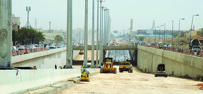 جسر شارع الملك عبدالعزيز مع شارع الإمام تأخر كثيراً 