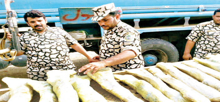 مجاهدو جازان يضبطون 33 رشاشاً بمخازنها داخل صهريج 