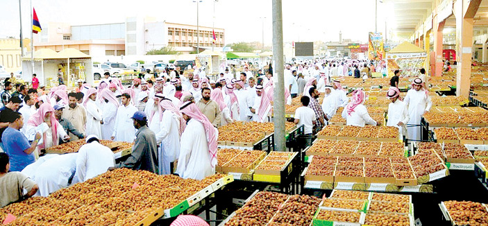 إقبال كثيف على مهرجان عنيزة للتمور 