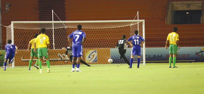 الهلال بالنشوة الآسيوية يهدد طموح الخليج والاتحاد يقابل نجران بحثاً عن الصدارة 