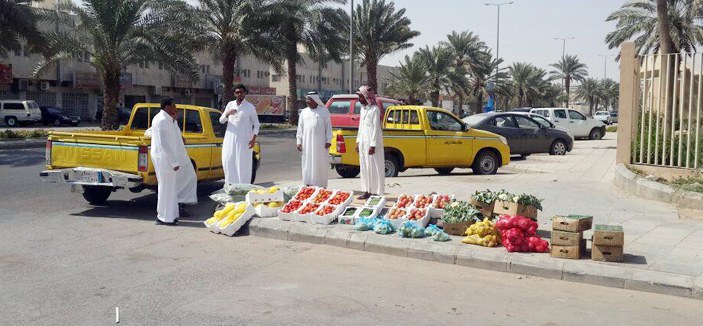 أمانة الرياض تواصل إزالتها للمباسط العشوائية وتطارد الجائلين الأجانب 