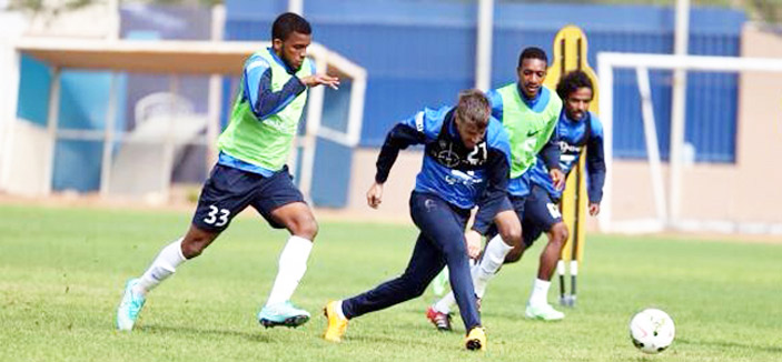 الهلال يواصل الإعداد للكلاسيكو.. ونيفيز يواصل الغياب