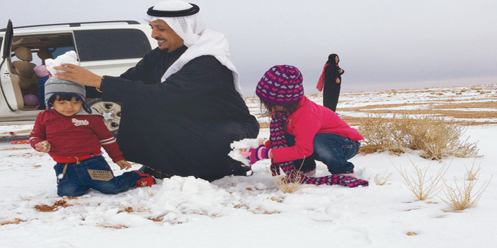 ثلوج حزم الجلاميد تجذب الزوار من مختلف المناطق 