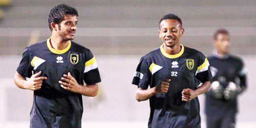 جماهير الاتحاد تطلق تيفو «حبيبي يا رسول الله» 