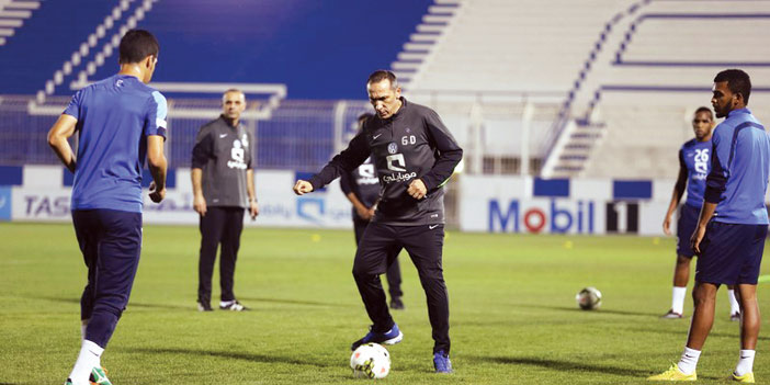  الهلال أنهى تدريباته في الرياض ووصل الدوحة