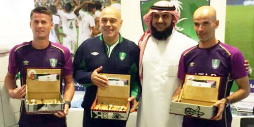 نجوم الملاعب تسوق تذاكر لقاء الوحدة والنصر 