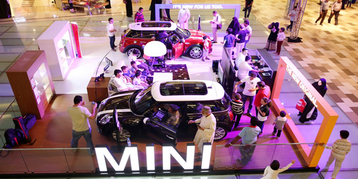 سيّارة MINI Hatch بخمسة أبواب تستعرض تقنياتها اللافتة 