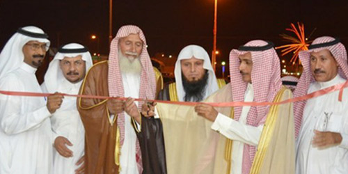  رئيس مركز البجادية يقص الشريط إيذاناً بافتتاح ديوانية الأهالي