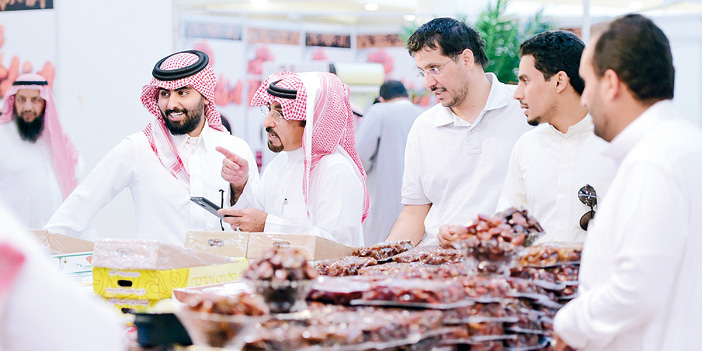  إقبال كبير على شراء التمور بقوت قبل رمضان