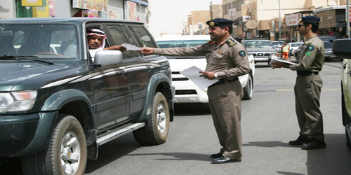  مدني الرس يوزع منشوراته التوعوية