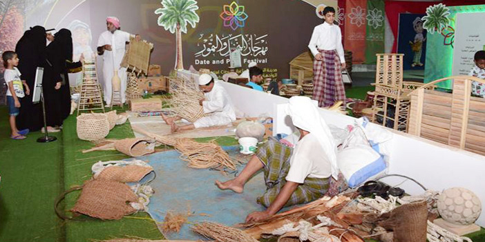  الحرفيون شاركوا في فعاليات المهرجان