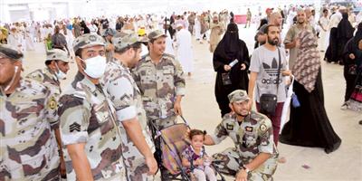 حجاج وعاملون: رجال الأمن عيون ساهرة لراحتنا 