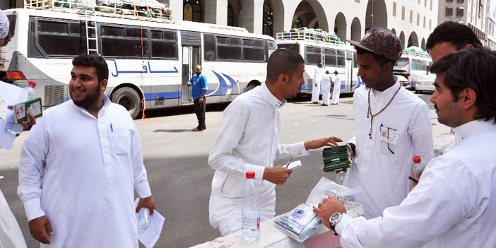  موظفو الأدلاء في الميدان