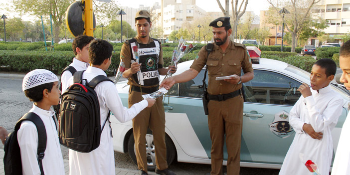  لقطتان من عودة الدراسة