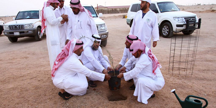  مديرا الزراعة والمعهد يشاركان في الزراعة