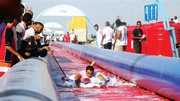 الأردن يدخل «جينيس» بأطول منزلق مائي في العالم 