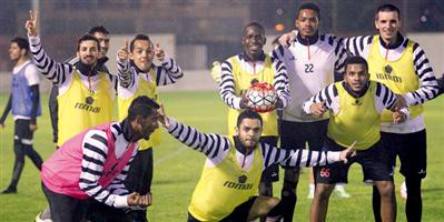 الشباب يواصل تحضيراته للهلال.. والفارو ينوع المران 