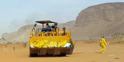  رفع النفايات من منتزه المحلية