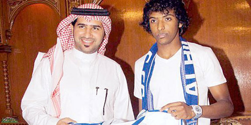  الشهراني مع الناقور عند توقيعه للهلال