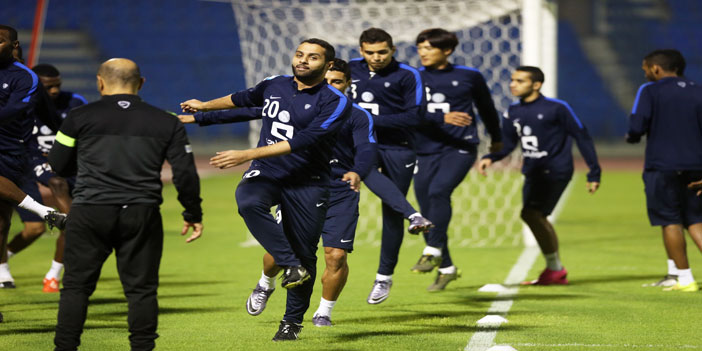  الهلال وصل الدمام وتدرب على ملعب مباراة الليلة