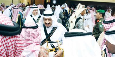 المليك يرعى حفل العرضة السعودية في الصالات الرياضية 