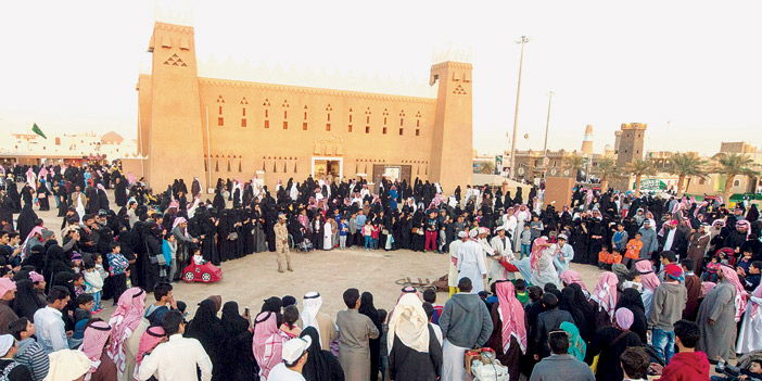  ساحة جناح القصيم الخارجية تكتظ بالزوار