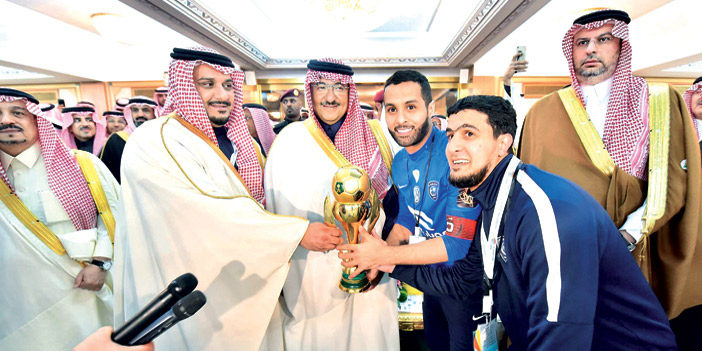  ولي العهد يتوج الهلال بكأسه الغالية