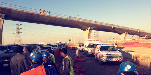  رجالات الهلال الأحمر خلال مباشرتهم الحادث