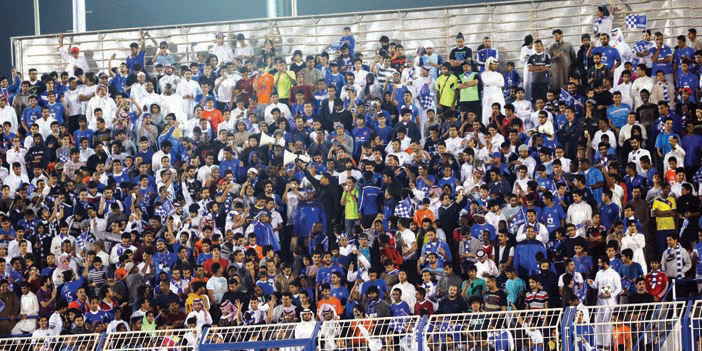  جماهير الهلال ملأت مدرجات النادي لتهنئة اللاعبين باللقب الغالي