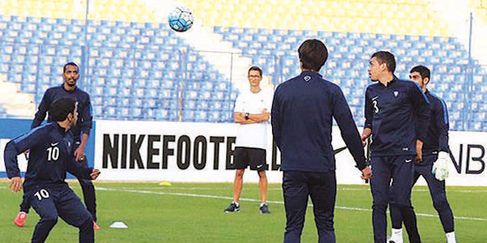  جانب من تدريبات الفريق في ملعب المباراة بطشقند