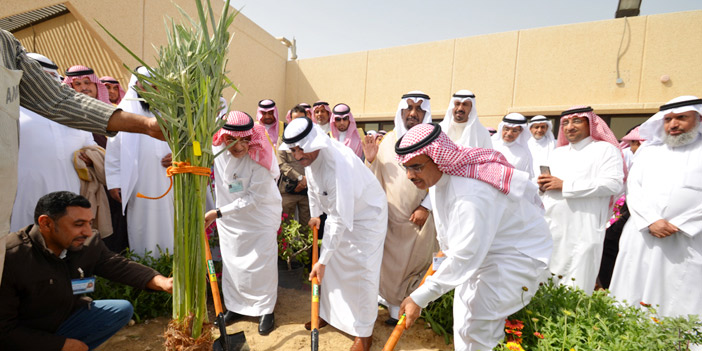  البتال ومدير التعليم ومدير الزراعة يشاركون في غرس الأشجار