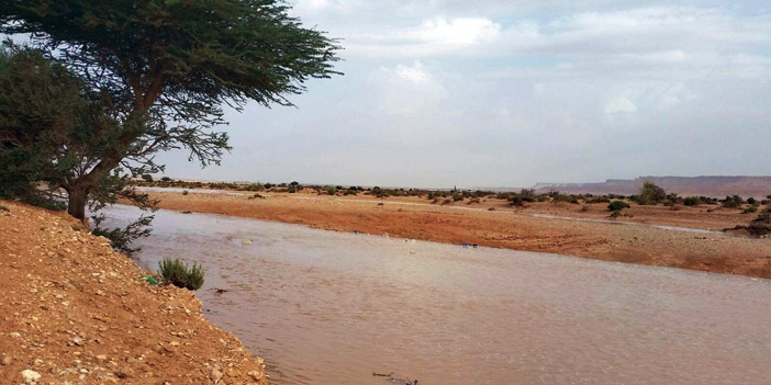  من أمطار الأحمر غرب الأفلاج