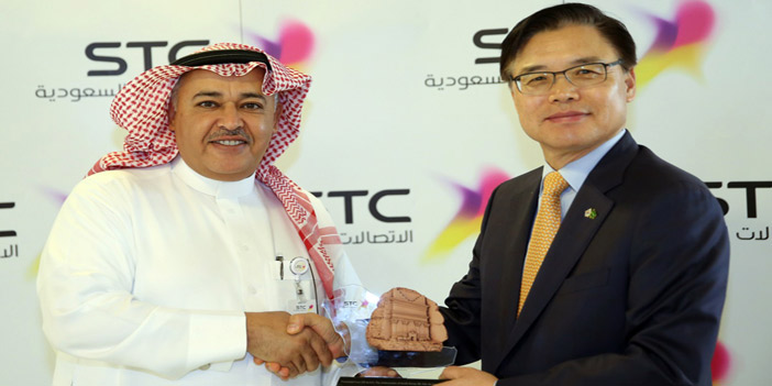  السفير الكوري مع الرئيس التنفيذي لمجموعة STC