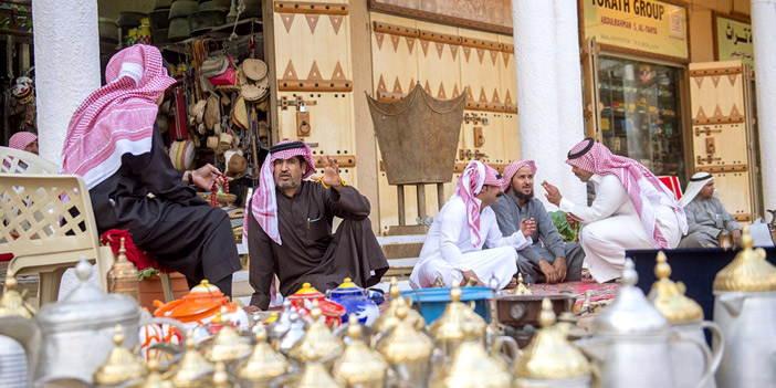  جانب من أحد المزادات التراثية بمركز الحرف ببريدة