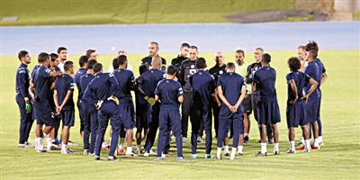 «ألميدا» ينعش تدريبات الهلال قبل حاسمة الأهلي 