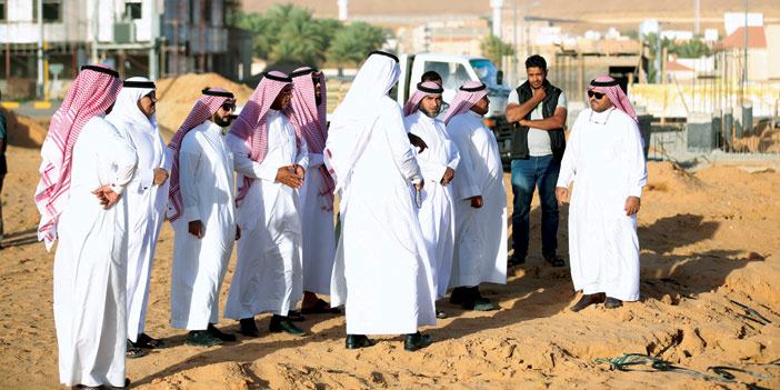  أعضاء المجلس خلال زيارتهم للمشاريع التنموية بالشماسية