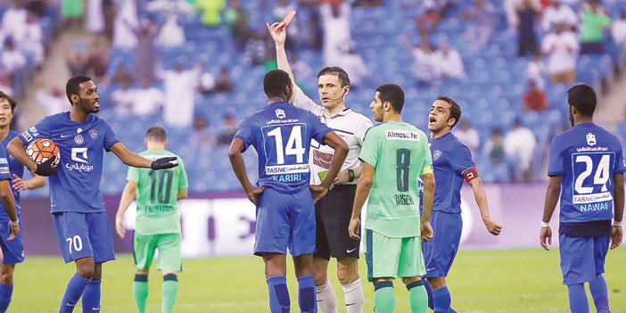 في الهلال 